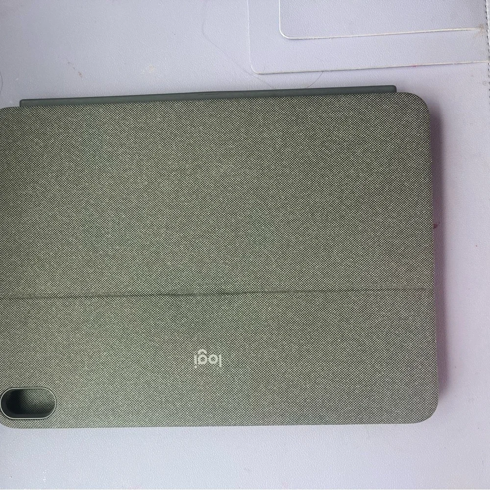 Logitech Ipad Air 4th/5th versions Touch Keyboard Case